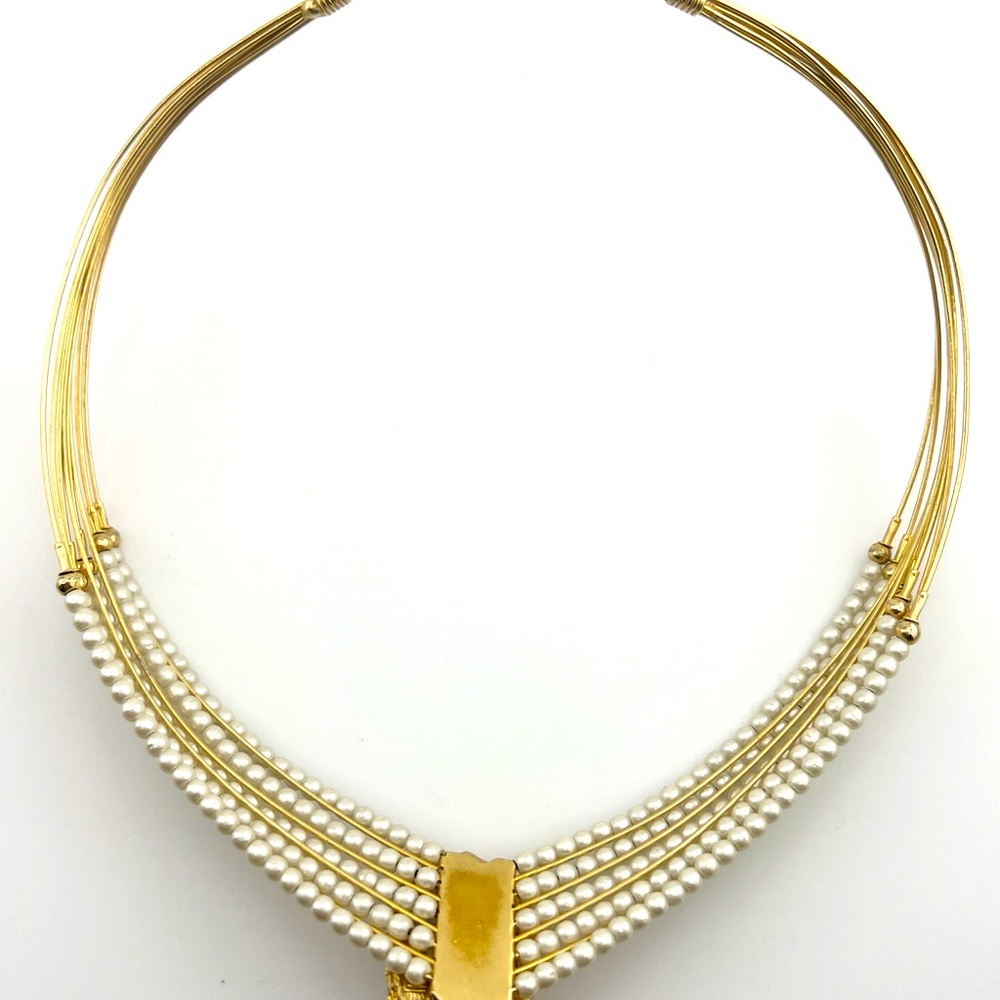 Elegant Gold Toned and Faux Pearl Choker/Necklace Sits at the Throat - Picture 6 of 10